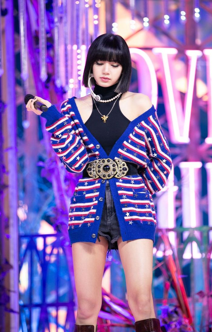 Lisa (BLACKPINK) diện các trang phục nam