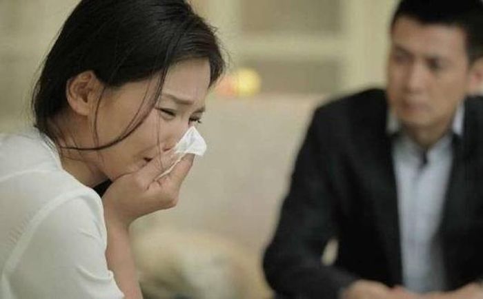 Vợ trẻ vẫn bị cắm sừng dù cãi bố mẹ để kết hôn