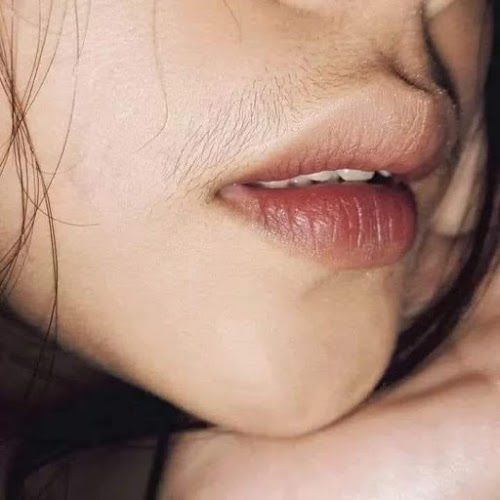 4 dấu hiệu bất thường trên mặt cảnh báo tử cung suy yếu