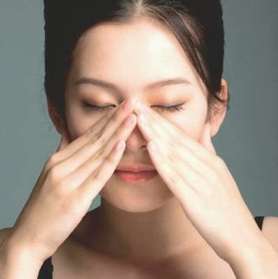 4 dấu hiệu bất thường trên mặt cảnh báo tử cung suy yếu