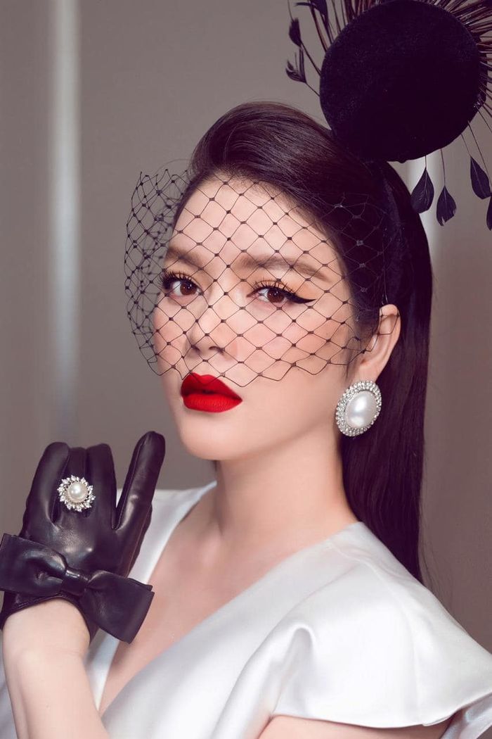 Đọ tài sản Lệ Quyên - Lý Nhã Kỳ: Toàn kim cương, hột xoàn