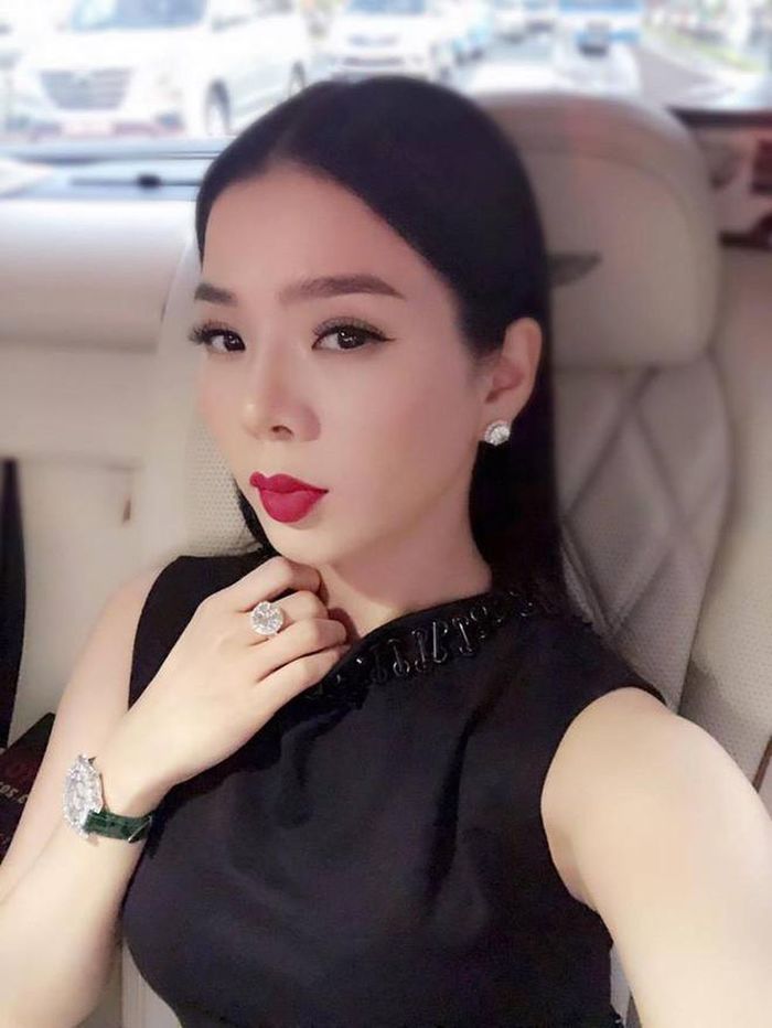 Đọ tài sản Lệ Quyên - Lý Nhã Kỳ: Toàn kim cương, hột xoàn