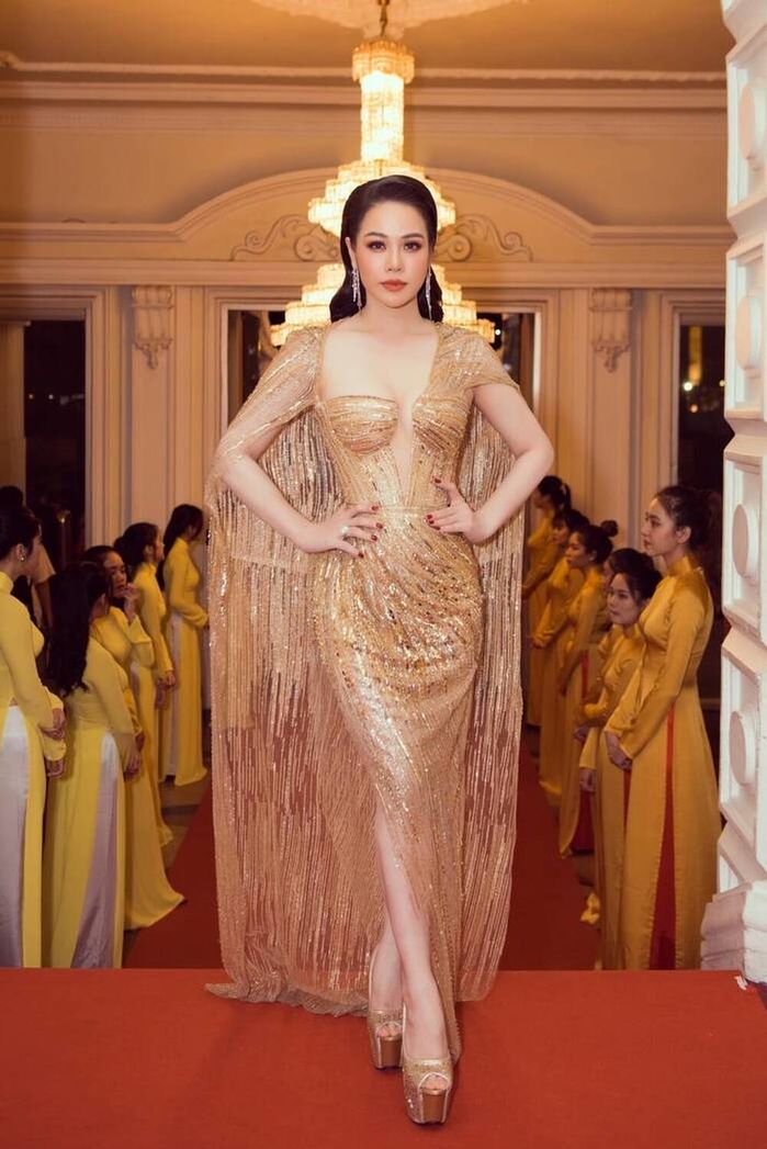 Mỹ nhân Việt diện cùng 1 kiểu váy sequin lấp lánh