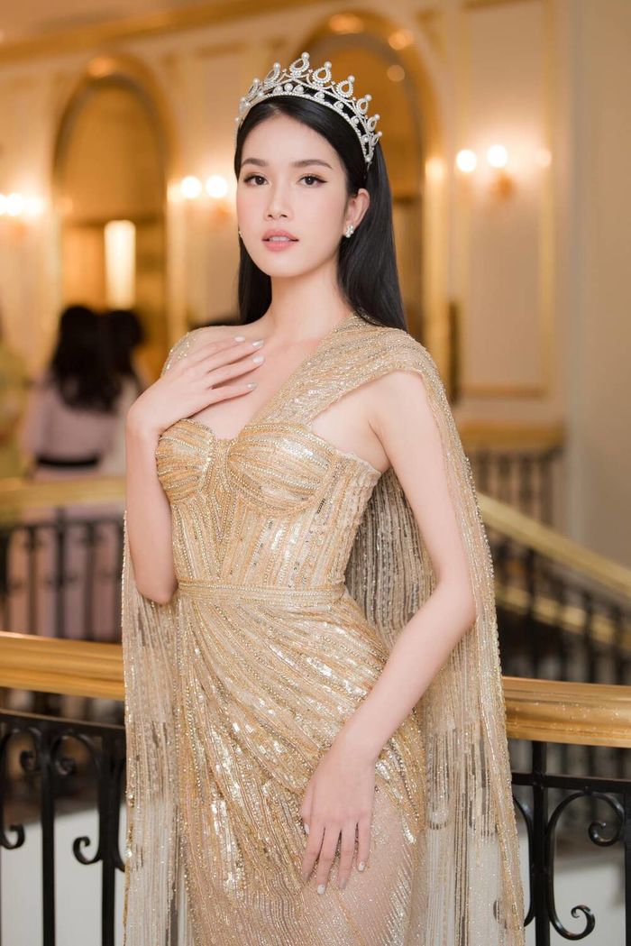 Mỹ nhân Việt diện cùng 1 kiểu váy sequin lấp lánh