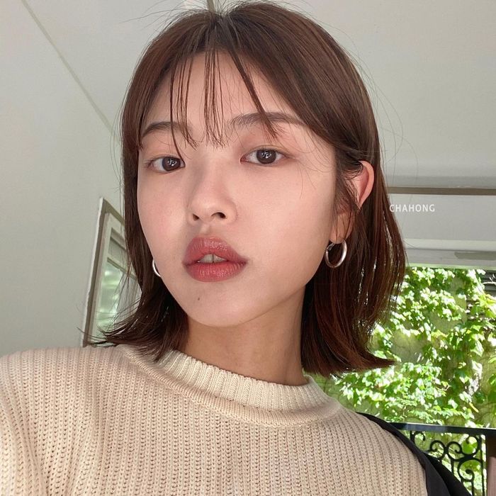 Stylist Hàn Quốc hướng dẫn tự cắt tóc mái thưa chuẩn salon