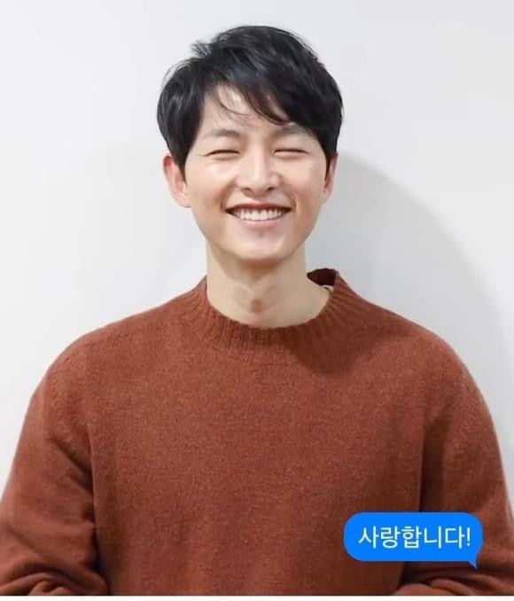 Hậu ly hôn, Song Joong Ki ngày càng già nua dù cố gắng trau chuốt
