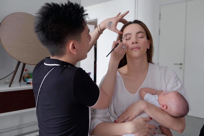 Hình ảnh chuẩn mẹ bỉm sữa của mỹ nhân Việt