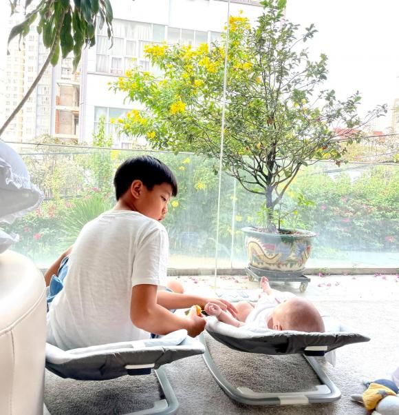 Hồ Ngọc Hà và Kim Lý trốn con hẹn hò lãng mạn