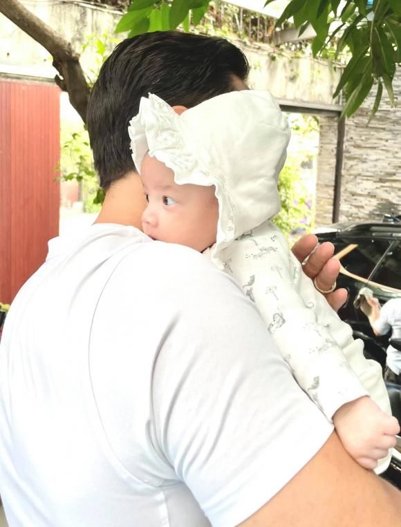 Hồ Ngọc Hà và Kim Lý trốn con hẹn hò lãng mạn