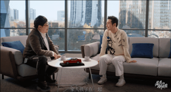 Huỳnh Hiểu Minh không đoái hoài Angelababy trong bài phỏng vấn mới