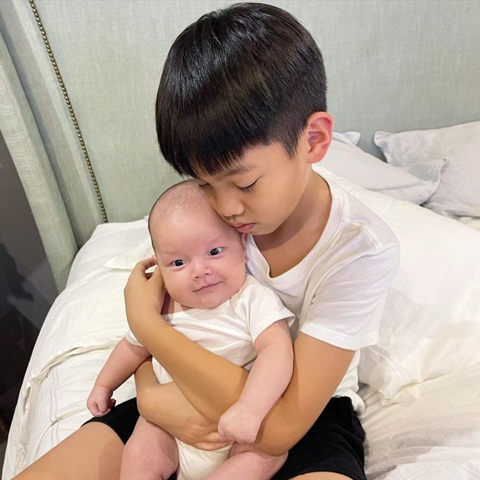 Khéo sinh như Hồ Ngọc Hà con gái giống mẹ, con trai giống bố