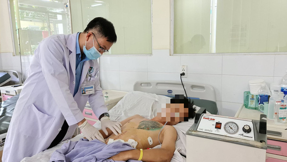 Bình Dương: Nam thanh niên 27 tuổi nuốt ổ dị vật nặng 1 kg