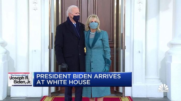 Tổng thống Biden bối rối khi lần đầu vào Nhà Trắng