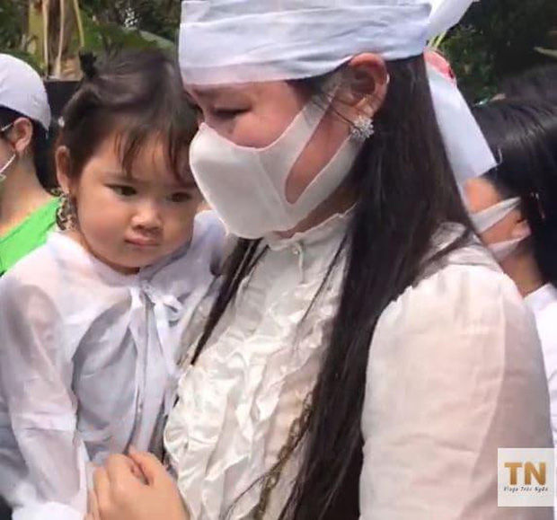 Khung cảnh lễ an táng ca sĩ Vân Quang Long