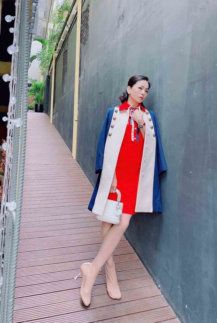 Lệ Quyên - Lý Nhã Kỳ đọ sắc chung khung hình