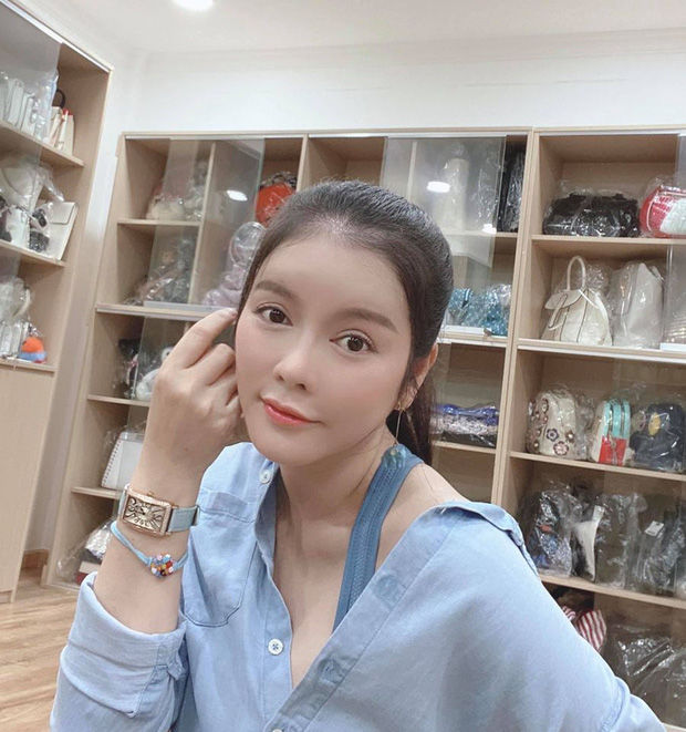 Lệ Quyên - Lý Nhã Kỳ đọ sắc chung khung hình