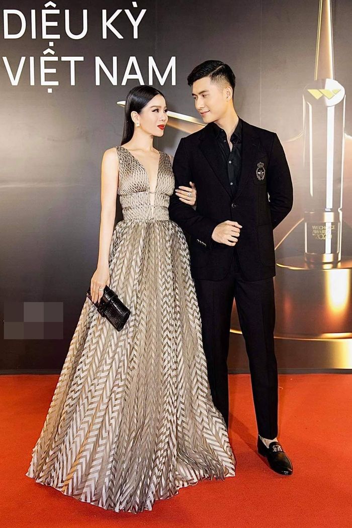 Lệ Quyên và Lâm Bảo Châu công khai tình tứ trên thảm đỏ