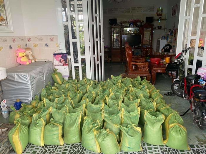 Linh Lan công khai minh bạch tiền phúng Vân Quang Long