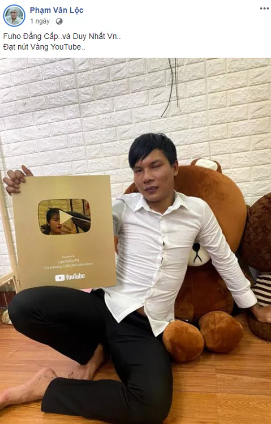 Lộc Fuho tái xuất với sơ mi trắng như idol Hàn sau thời gian ở ẩn