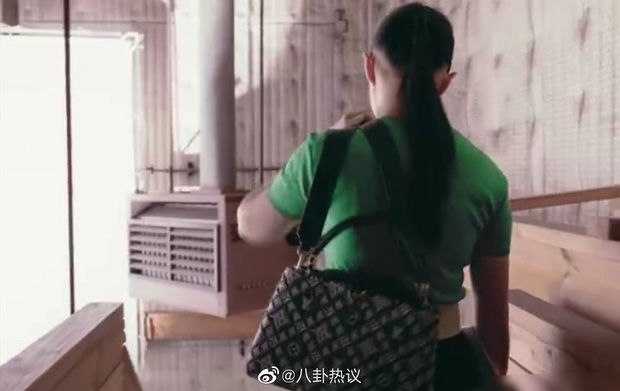 Lưu Diệc Phi gây tranh cãi vì xuống sắc trong bộ ảnh mới