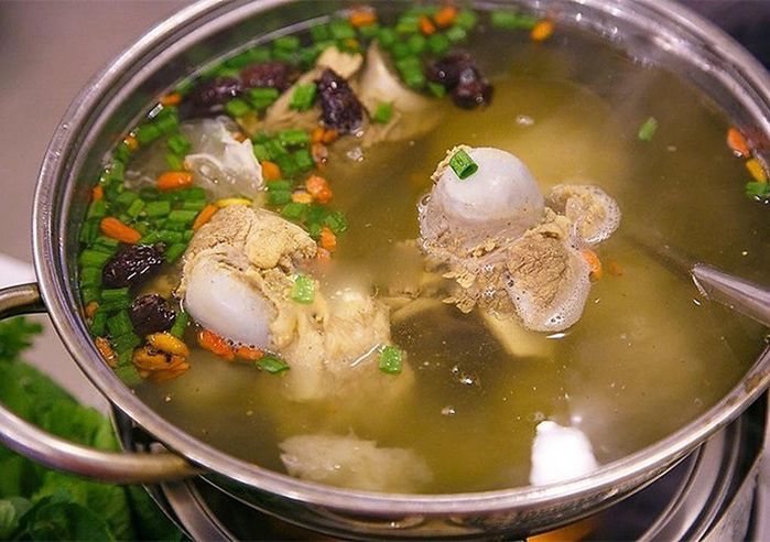 Cách hầm xương nhanh mềm nhừ, nước trong vắt thơm ngon