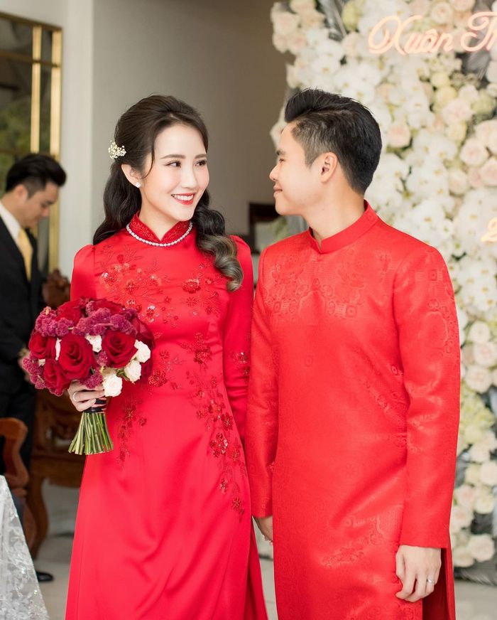 Mỹ nhân Việt mặc áo dài đỏ ngày về nhà chồng