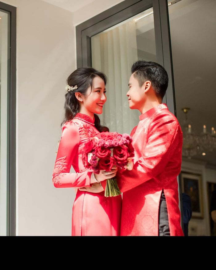Mỹ nhân Việt mặc áo dài đỏ ngày về nhà chồng