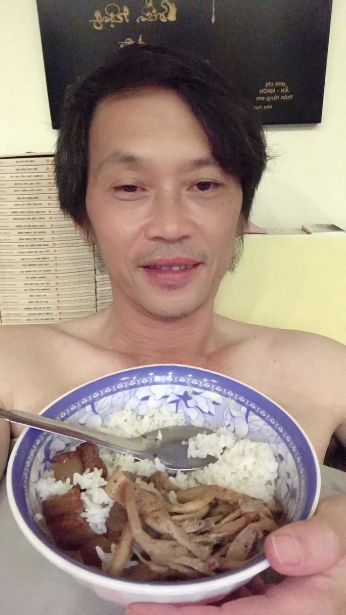 Cuộc sống của nghệ sĩ Hoài Linh trong nhà thờ Tổ