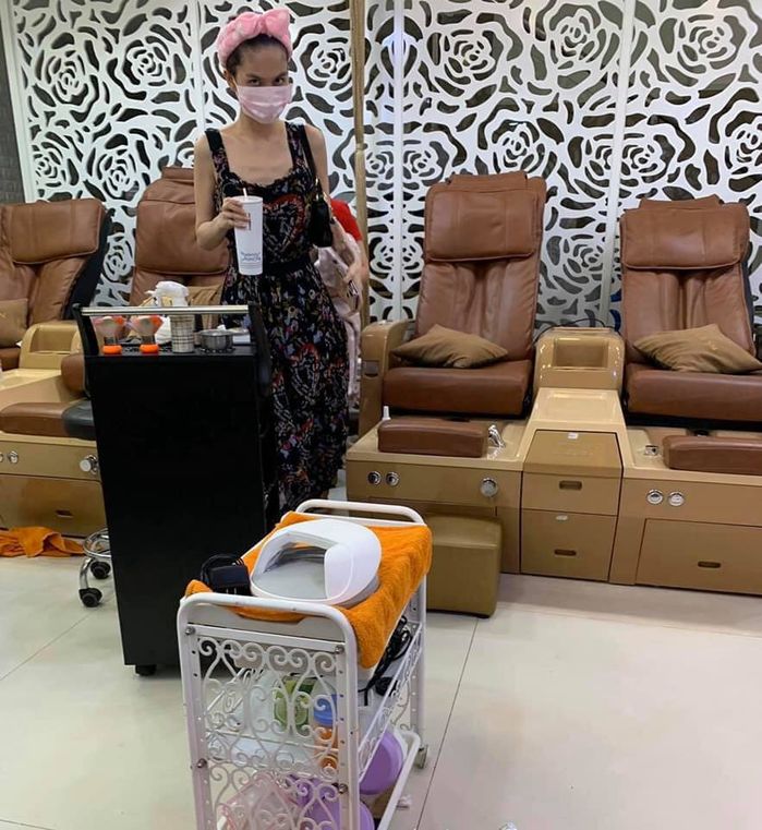 Ngọc Trinh lộ khuyết điểm qua góc ảnh của người qua đường