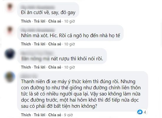 Người đàn ông chạy xe máy lên đường đang đổ bê tông