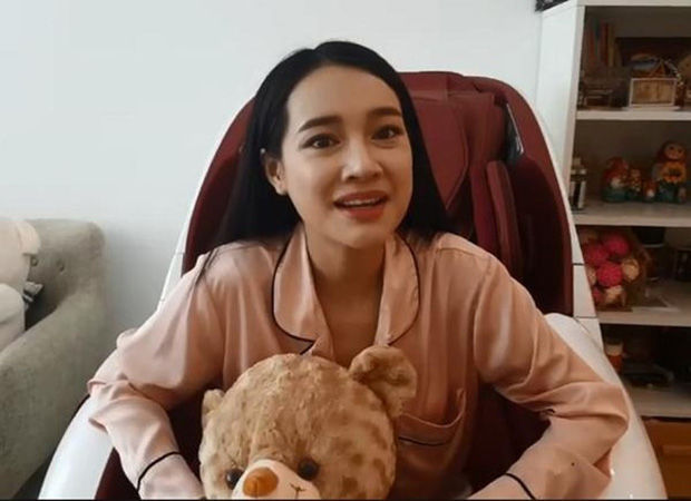 Nhã Phương lộ thân hình đáng khẳng khiu, gân guốc
