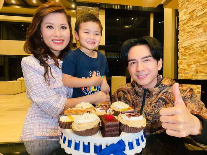 Những mối tình lệch tuổi hạnh phúc viên mãn của Vbiz
