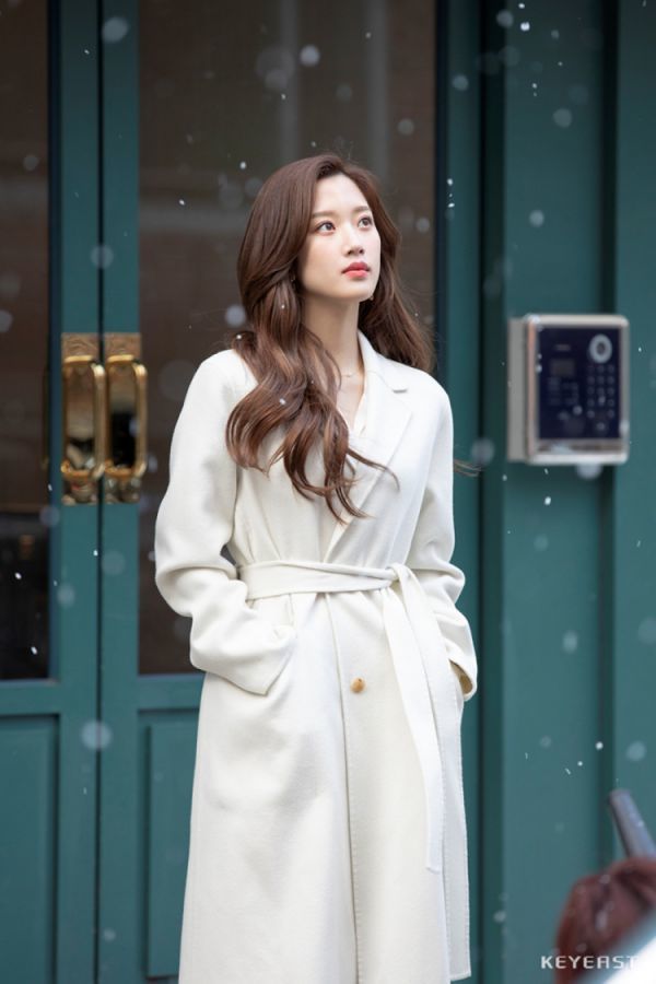 Moon Ga Young: Nữ chính “đánh bại” cả Jisoo