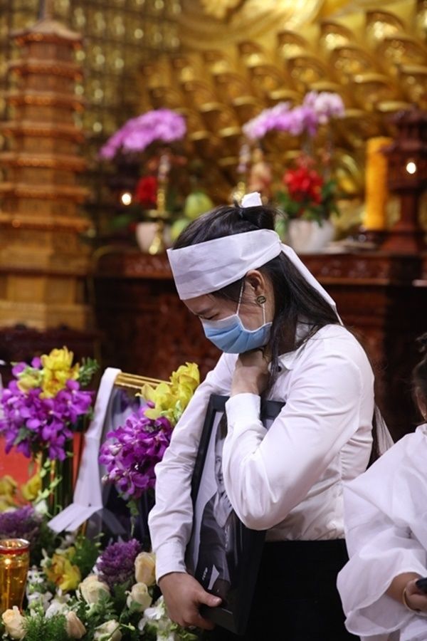 Phạm Thanh Thảo lạnh người kể chuyện lạ trong tang lễ Vân Quang Long