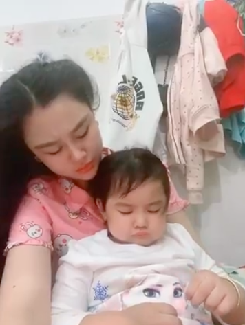 Phạm Thanh Thảo lạnh người kể chuyện lạ trong tang lễ Vân Quang Long