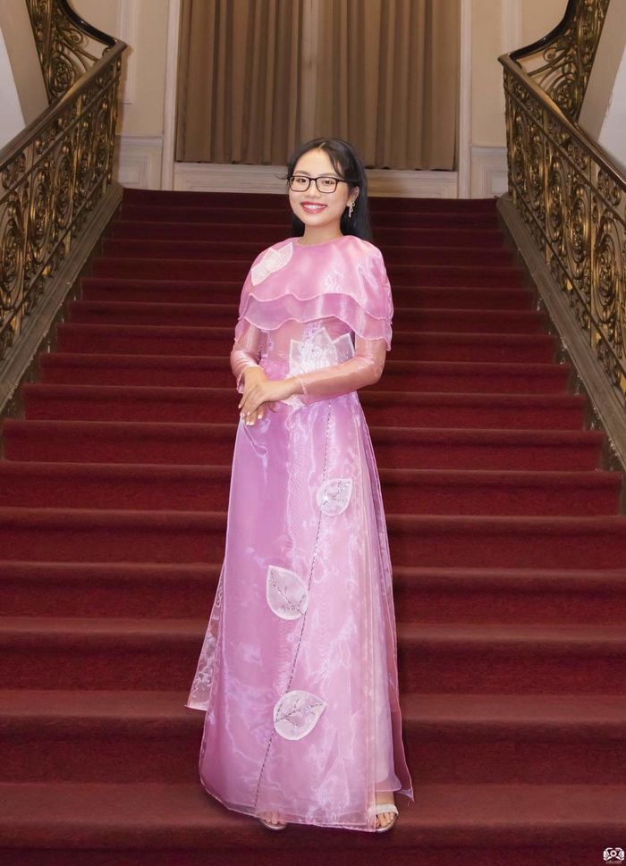 Phương Mỹ Chi trung thành với style đơn giản, ngọt ngào