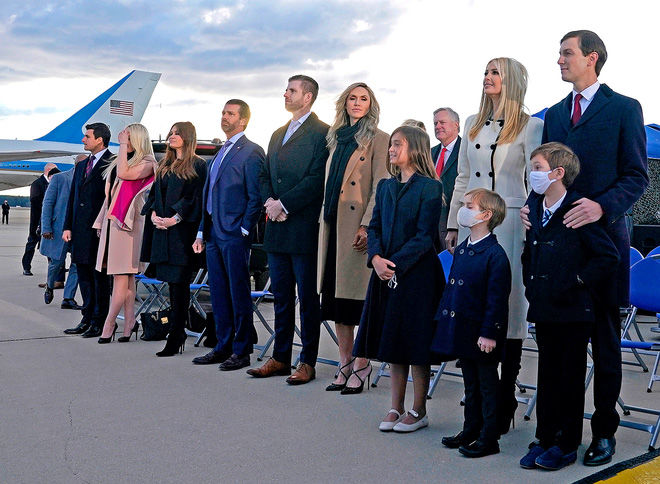 Barron Trump vắng mặt trong lễ chia tay của Donald Trump