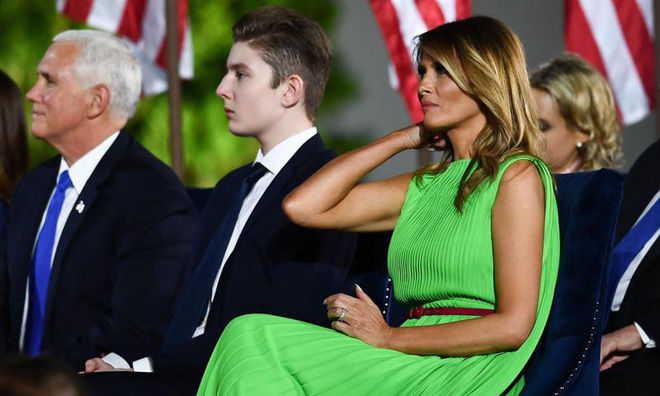 Barron Trump vắng mặt trong lễ chia tay của Donald Trump