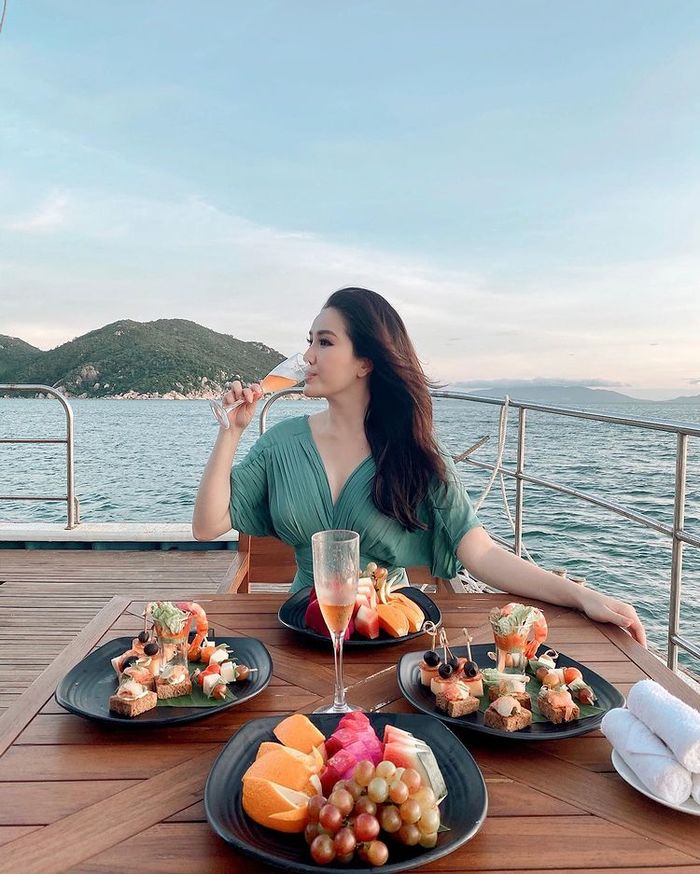 Sao Việt “du hí” ngày đầu năm: Châu Bùi cực xinh, Bảo Thy sanh chảnh