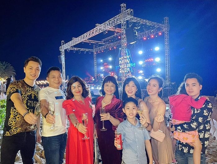Sao Việt “du hí” ngày đầu năm: Châu Bùi cực xinh, Bảo Thy sanh chảnh