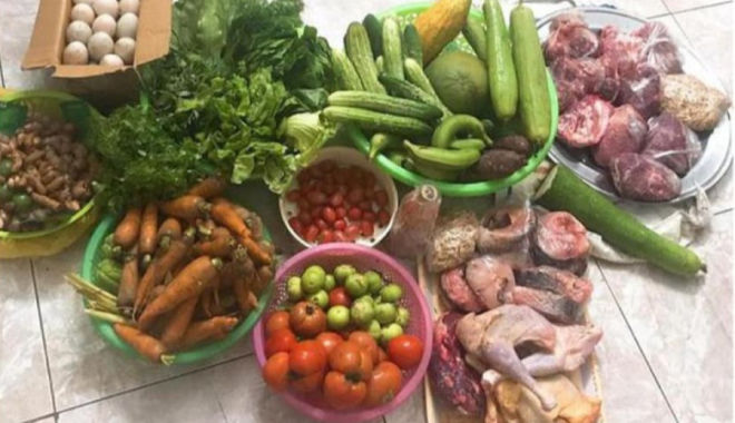 Chàng trai gửi cả núi đồ ăn vì sợ bạn gái sút ký