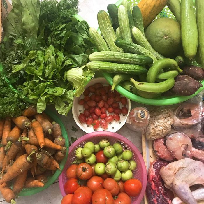 Chàng trai gửi cả núi đồ ăn vì sợ bạn gái sút ký