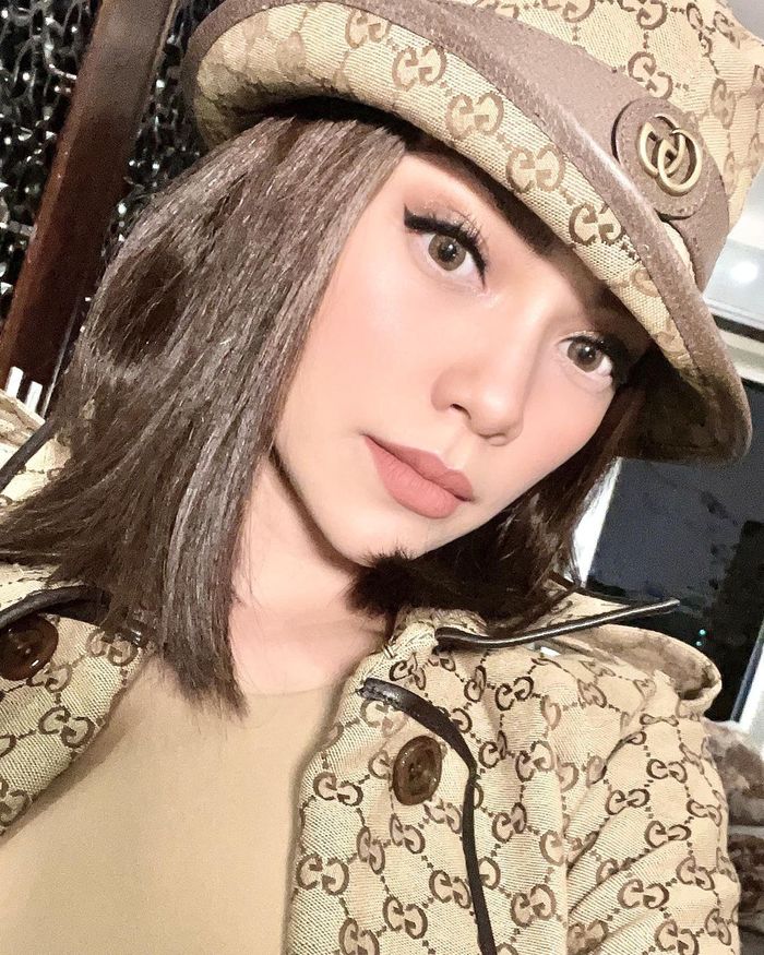 Thân hình đồng hồ cát của Hồ Ngọc Hà