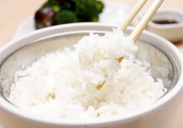 Thói quen nấu cơm gây mất sạch dinh dưỡng và tăng nguy cơ thừa cân