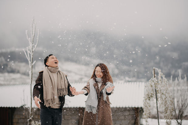 Cặp đôi chụp ảnh cưới ở Y Tý giữa màn tuyết trắng xóa
