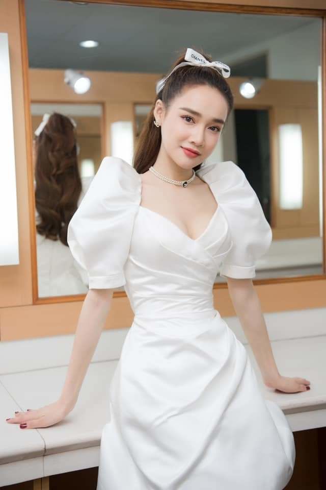 Trường Giang luôn tự tay nấu cơm, đợi Nhã Phương về ăn tối