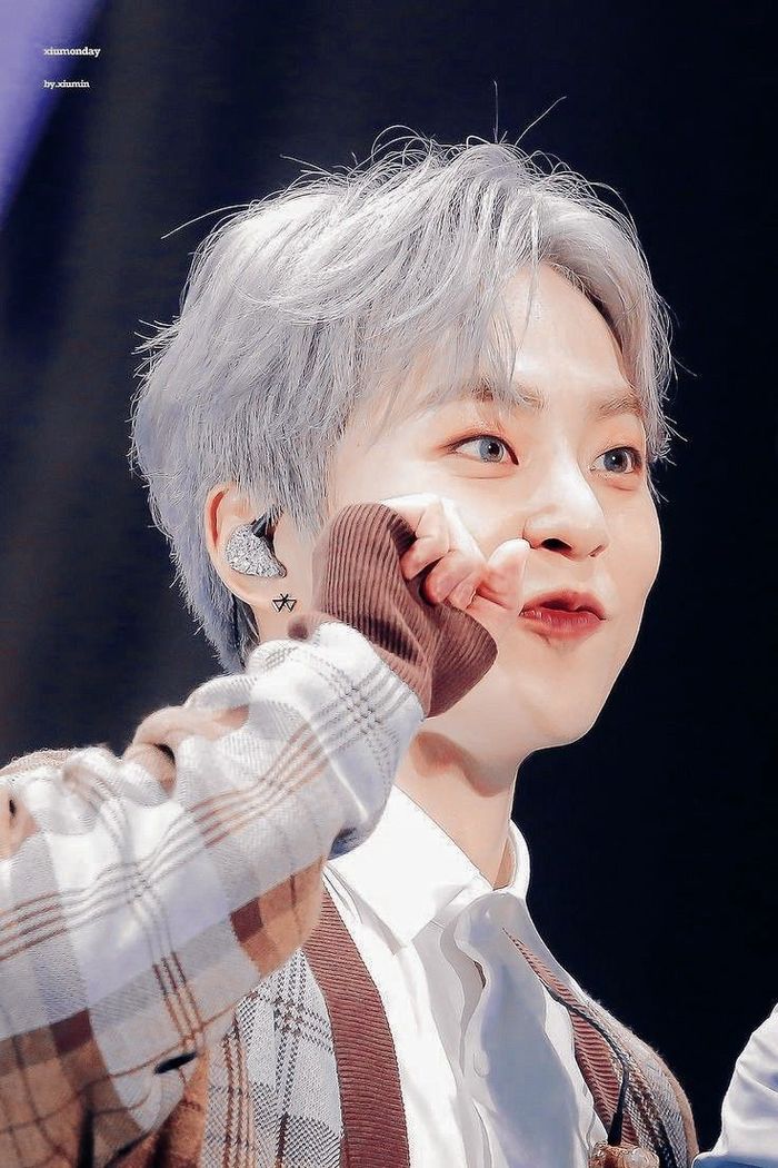 Những nam idol Kpop sở hữu mắt một mí vẫn hot rần rần
