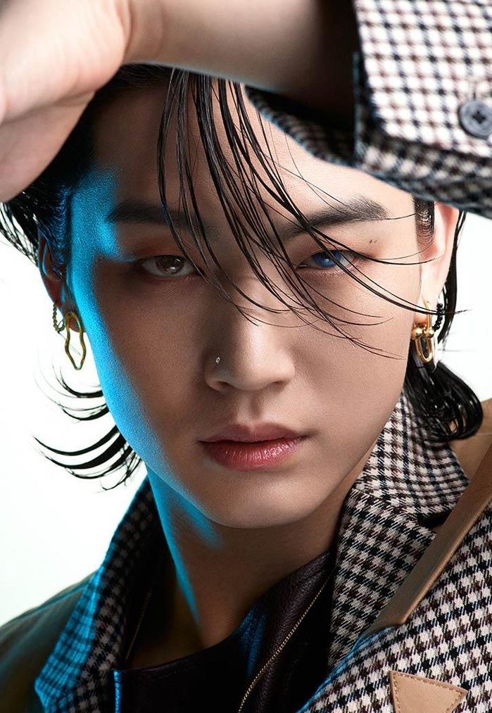 Những nam idol Kpop sở hữu mắt một mí vẫn hot rần rần