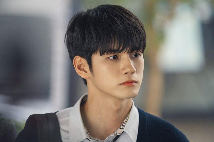 Những nam idol Kpop sở hữu mắt một mí vẫn hot rần rần