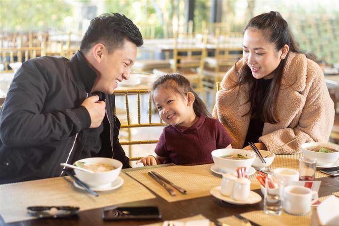 Con gái Lam Trường với vẻ ngoài xinh xắn
